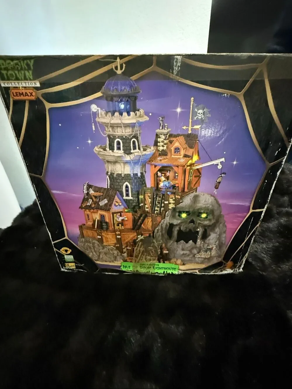 #65362 LEMAX SPOOKY TOWN : LIGHTED ISLE OF DOOM LIGHTHOUSE - MUSICAL PIRATES